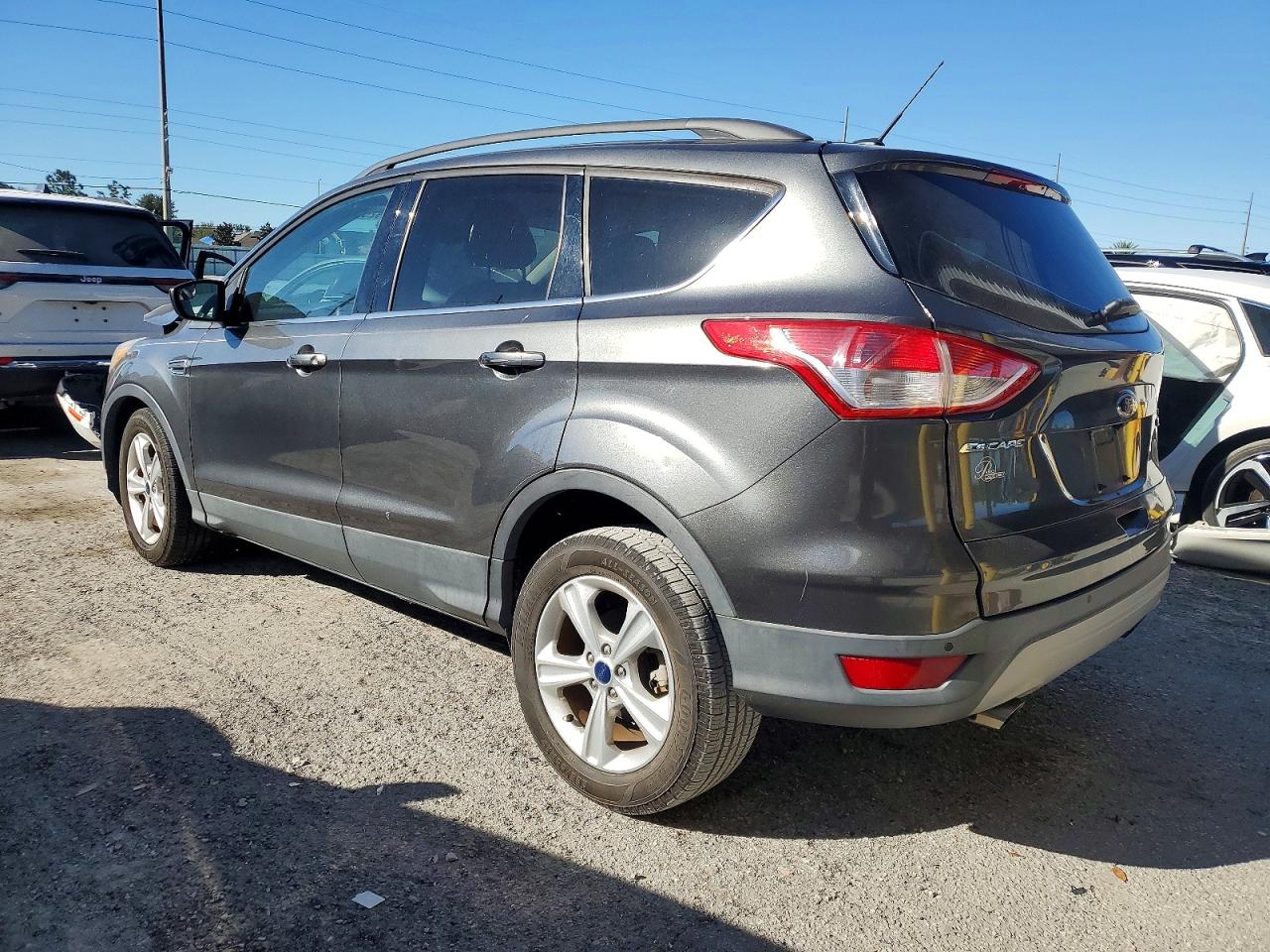 2016 FORD ESCAPE SE photo 2