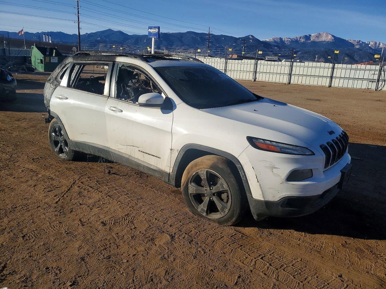 2017 JEEP CHEROKEE photo 4
