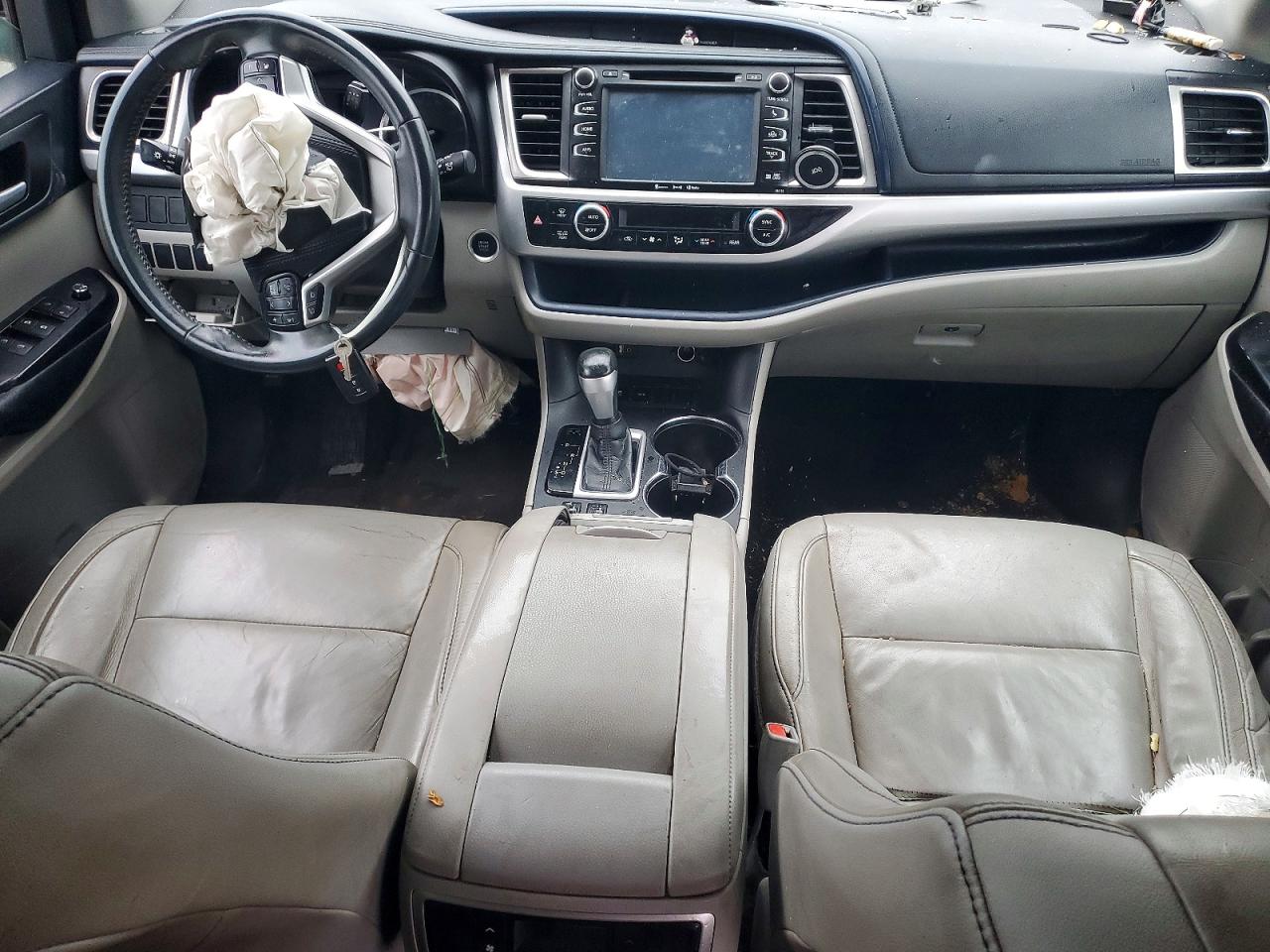 2016 TOYOTA HIGHLANDER XLE photo 8