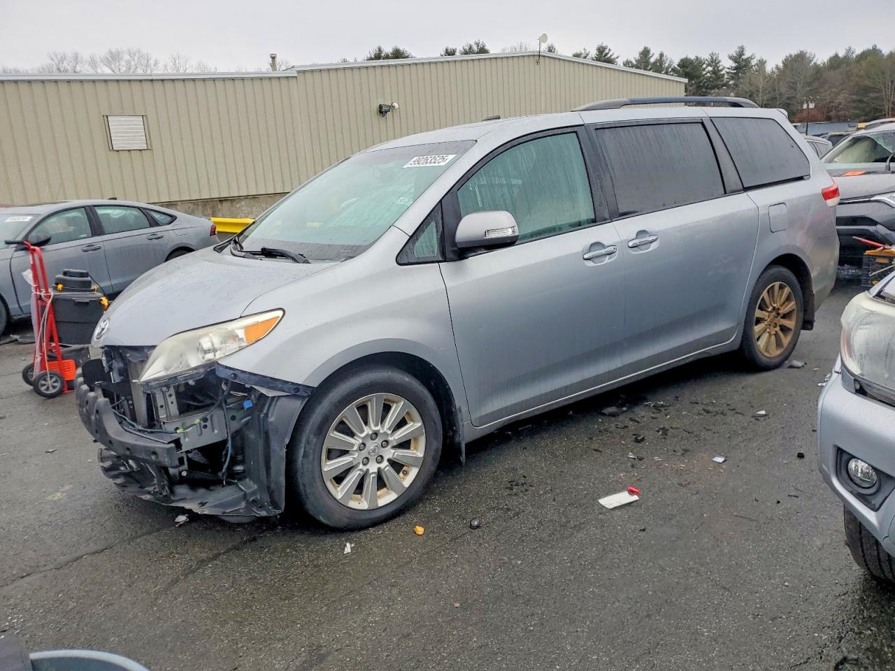 2013 TOYOTA SIENNA