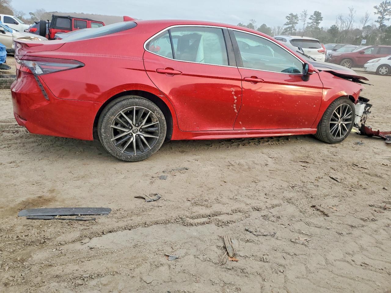 2021 TOYOTA CAMRY SE photo 3