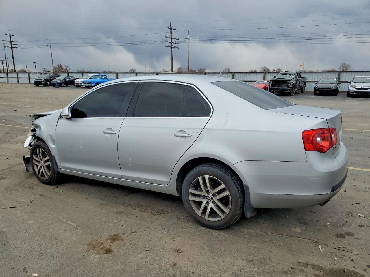 2006 VOLKSWAGEN JETTA photo 3