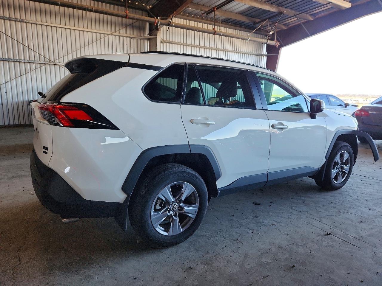 2024 TOYOTA RAV4 XLE photo 3