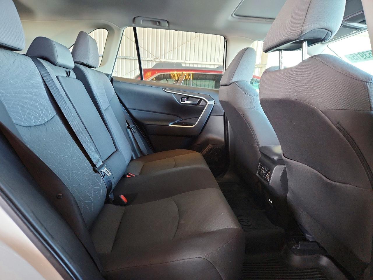 2024 TOYOTA RAV4 XLE photo 11