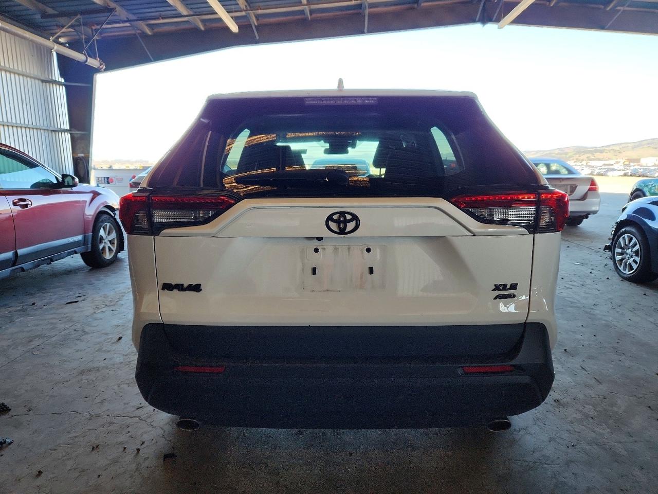 2024 TOYOTA RAV4 XLE photo 6