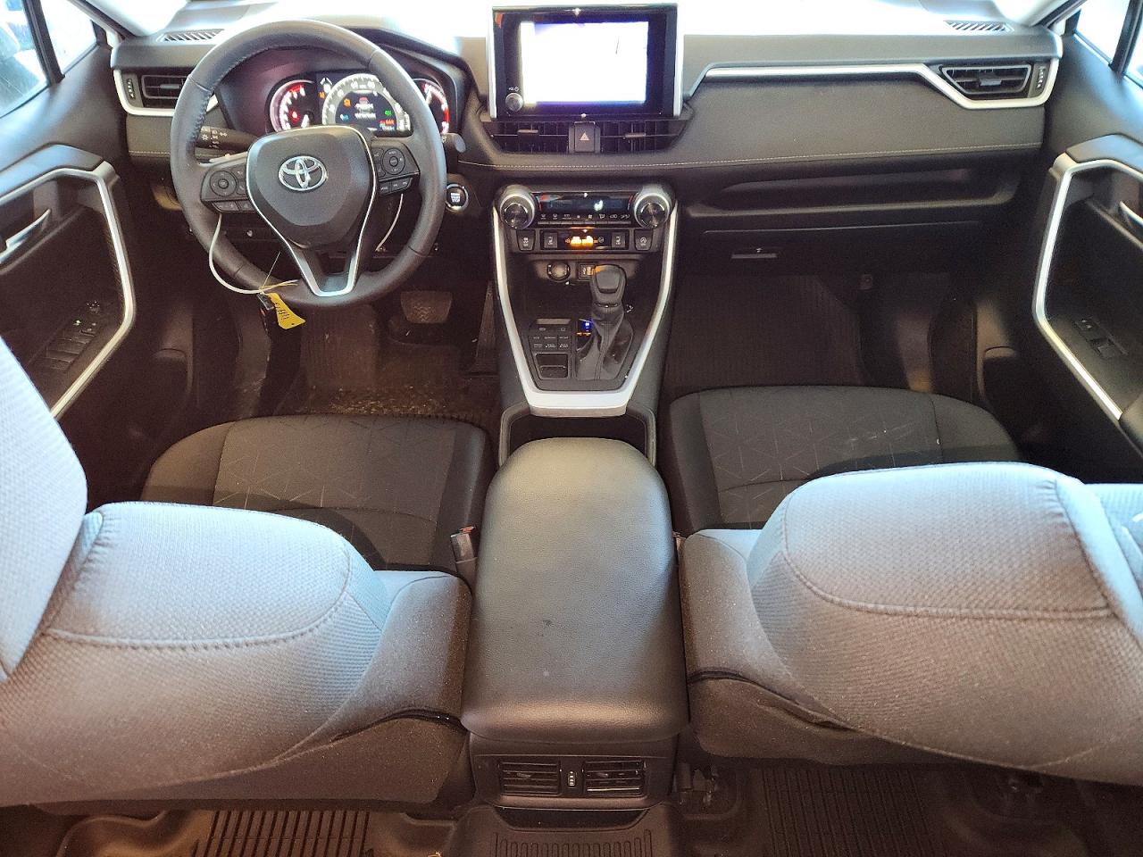 2024 TOYOTA RAV4 XLE photo 8