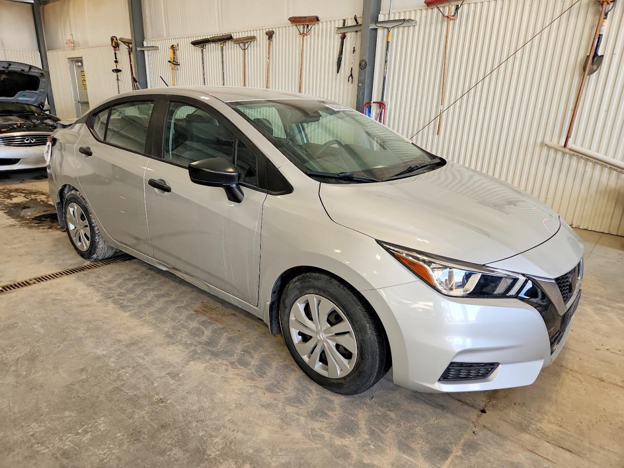 2020 NISSAN VERSA S photo 4