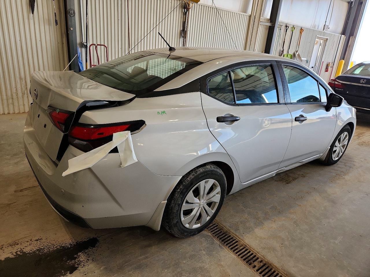 2020 NISSAN VERSA S photo 3