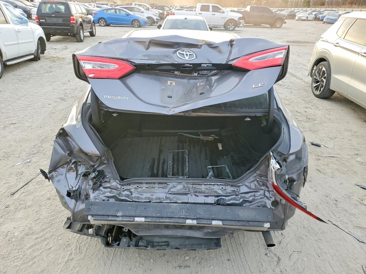 2020 TOYOTA CAMRY LE photo 6