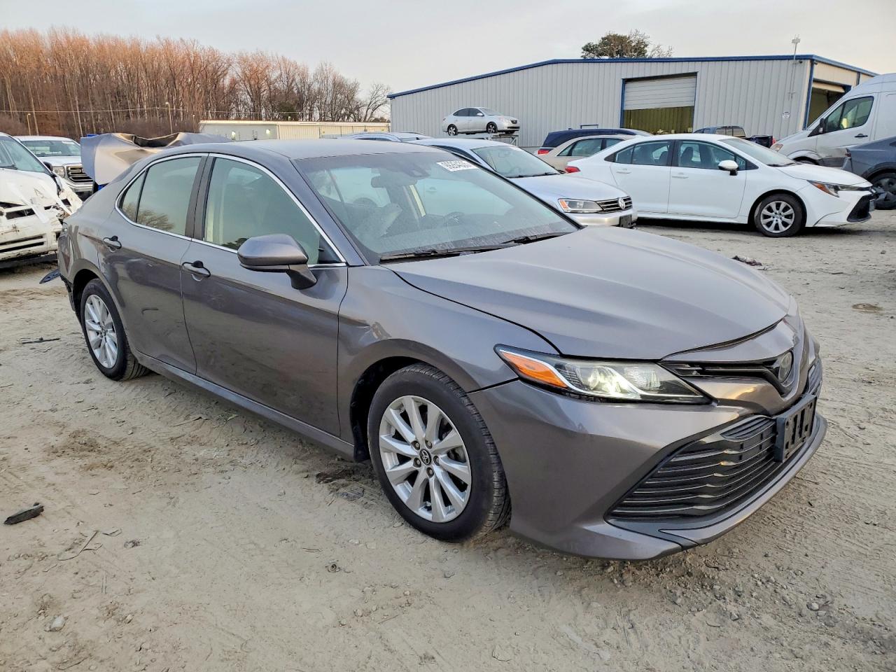 2020 TOYOTA CAMRY LE photo 4