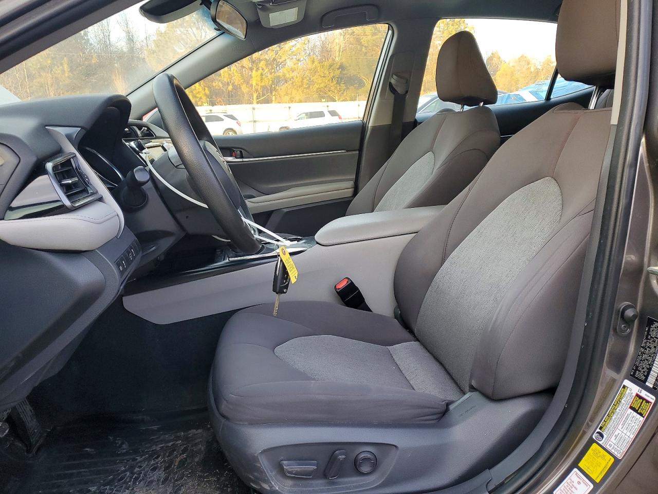 2020 TOYOTA CAMRY LE photo 7