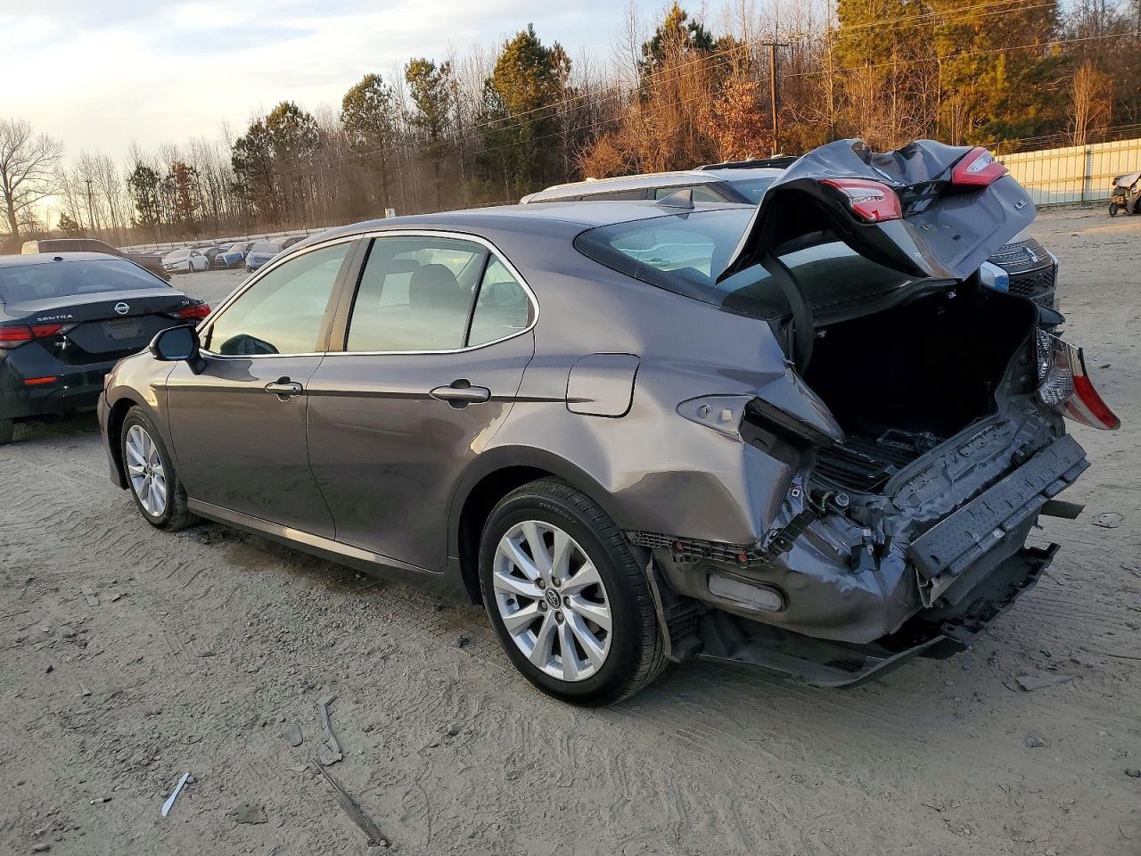 2020 TOYOTA CAMRY LE photo 2