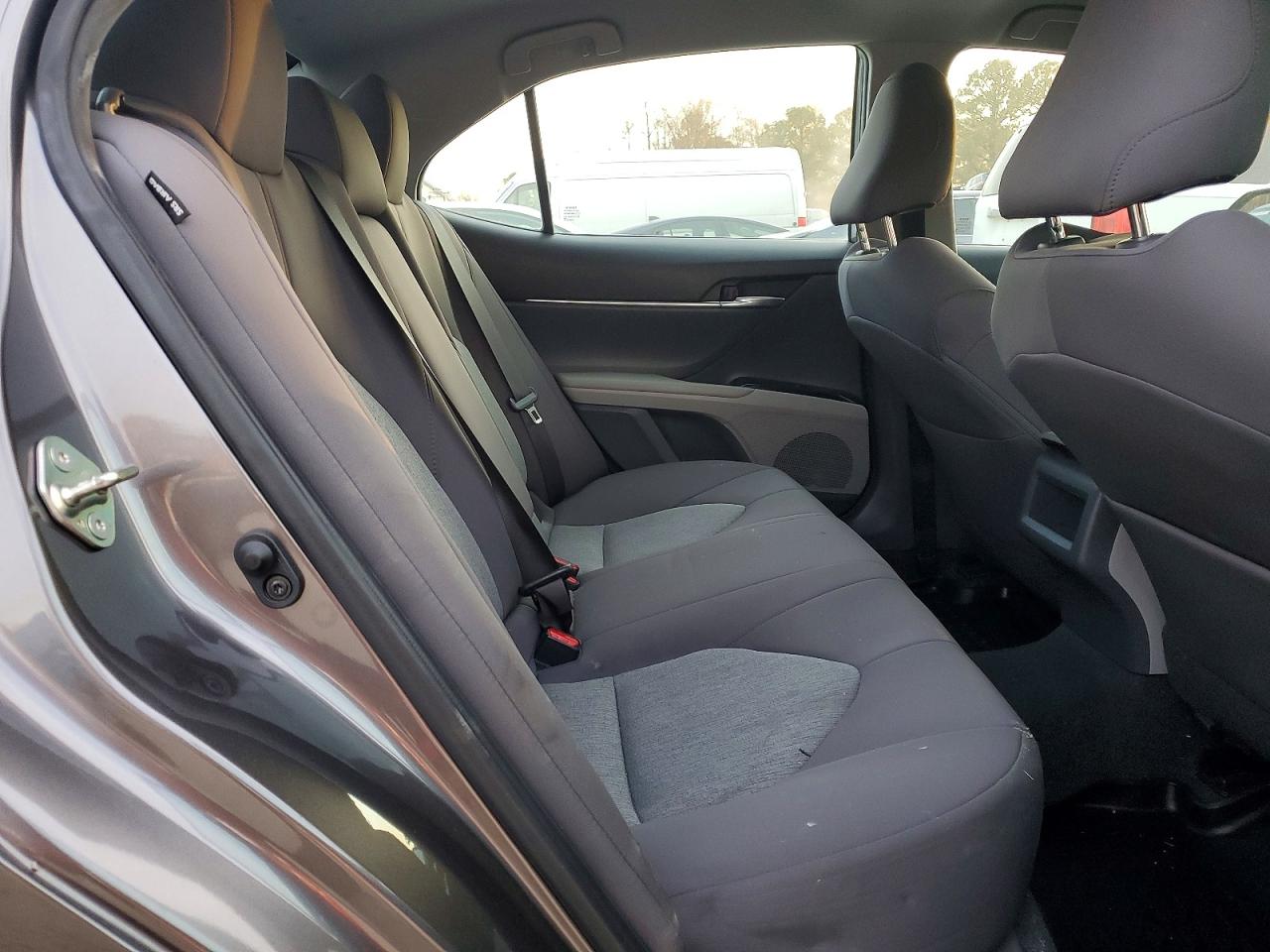 2020 TOYOTA CAMRY LE photo 10