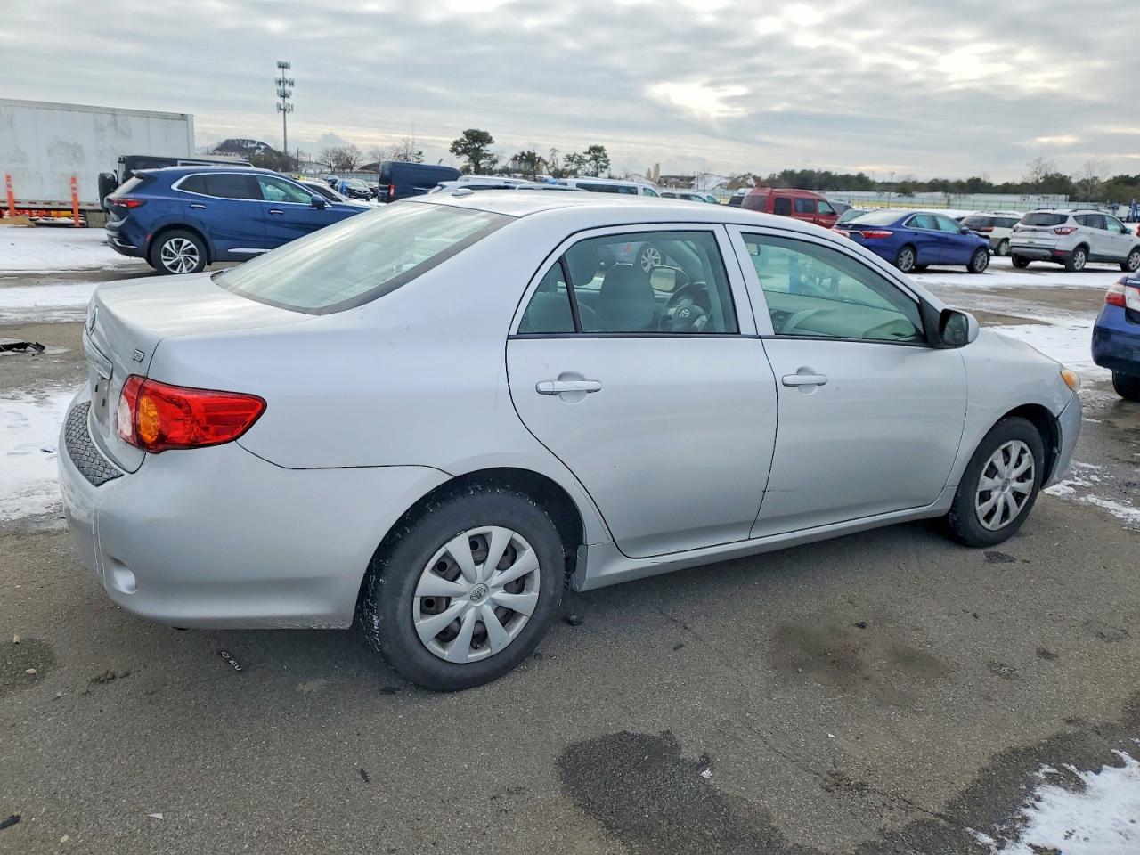 2010 TOYOTA COROLLA BASE photo 3