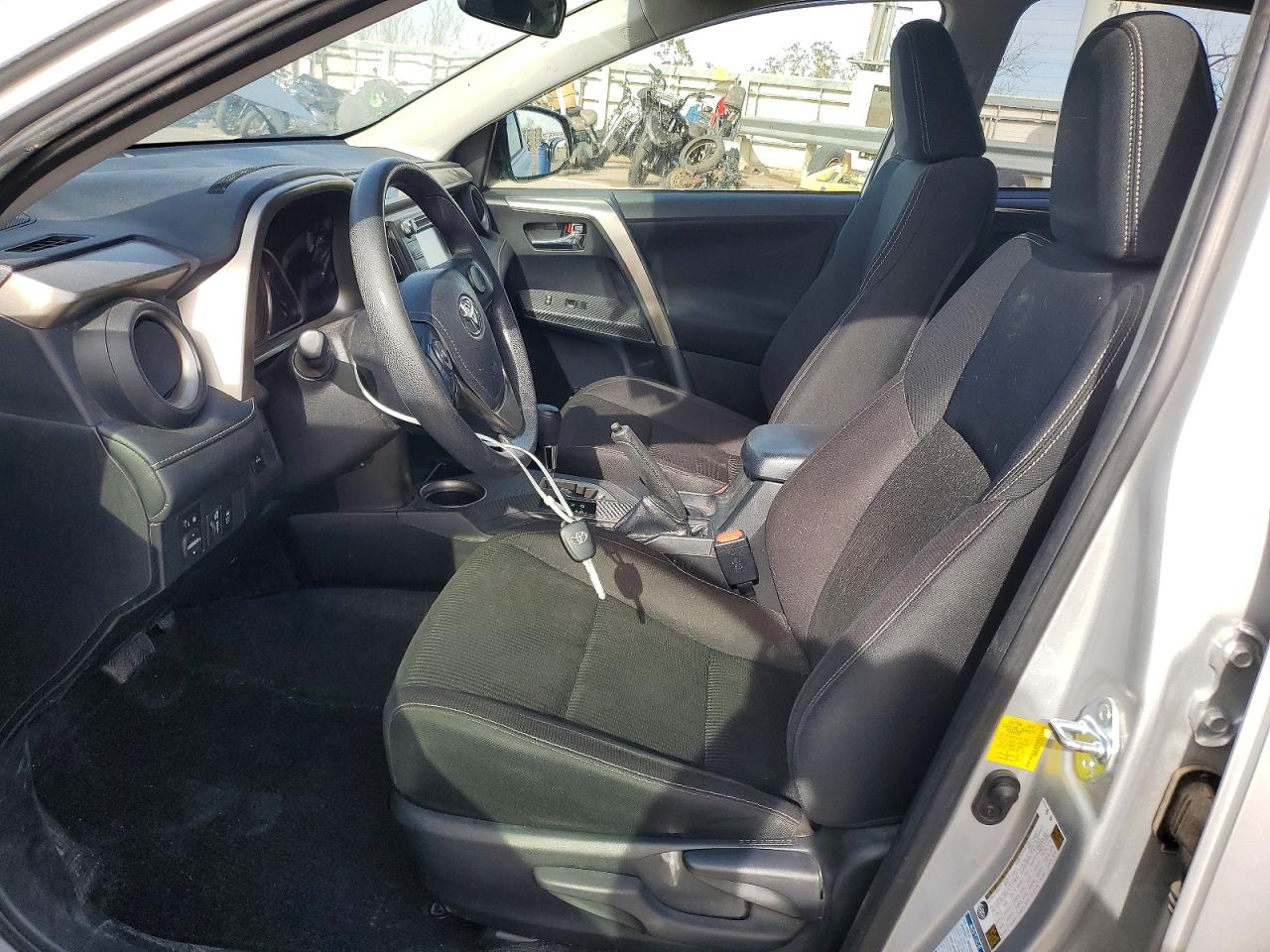 2015 TOYOTA RAV4 XLE photo 7