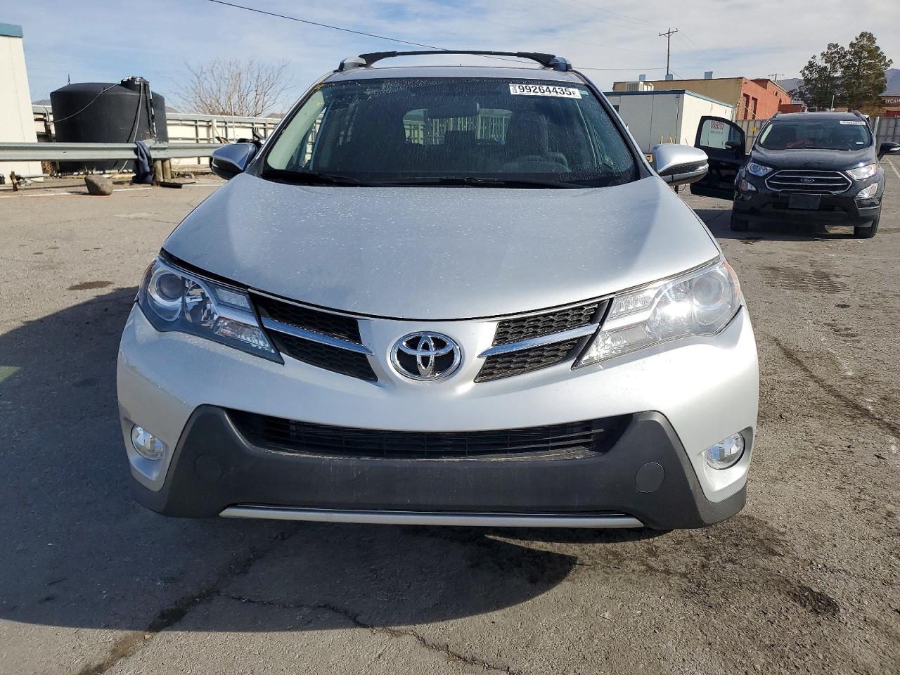2015 TOYOTA RAV4 XLE photo 5