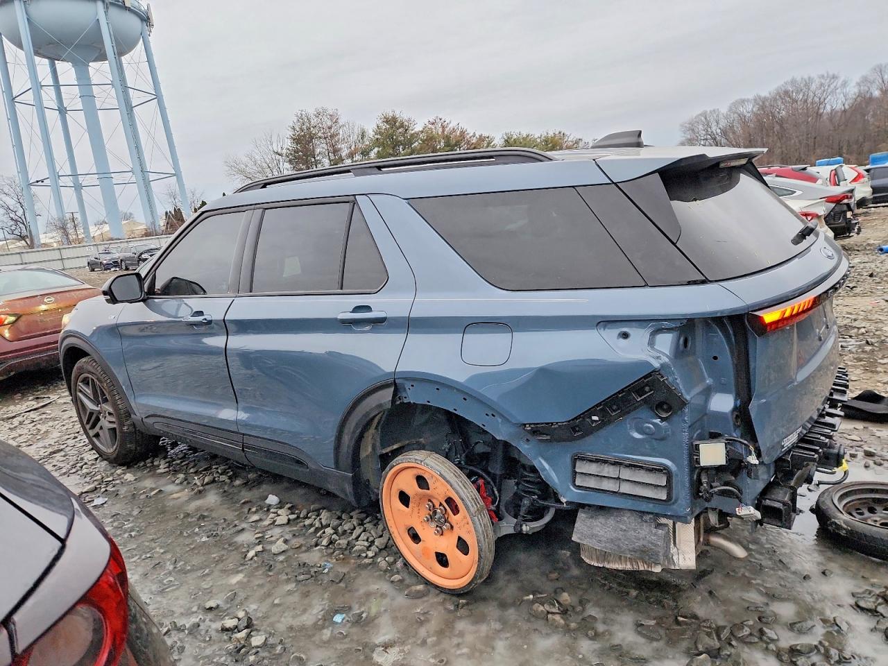 2025 FORD EXPLORER ST-LINE photo 2