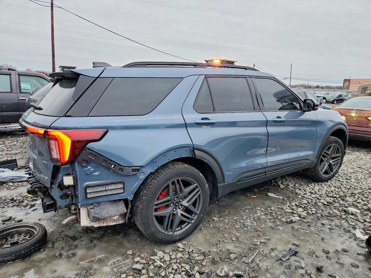 2025 FORD EXPLORER ST-LINE photo 3