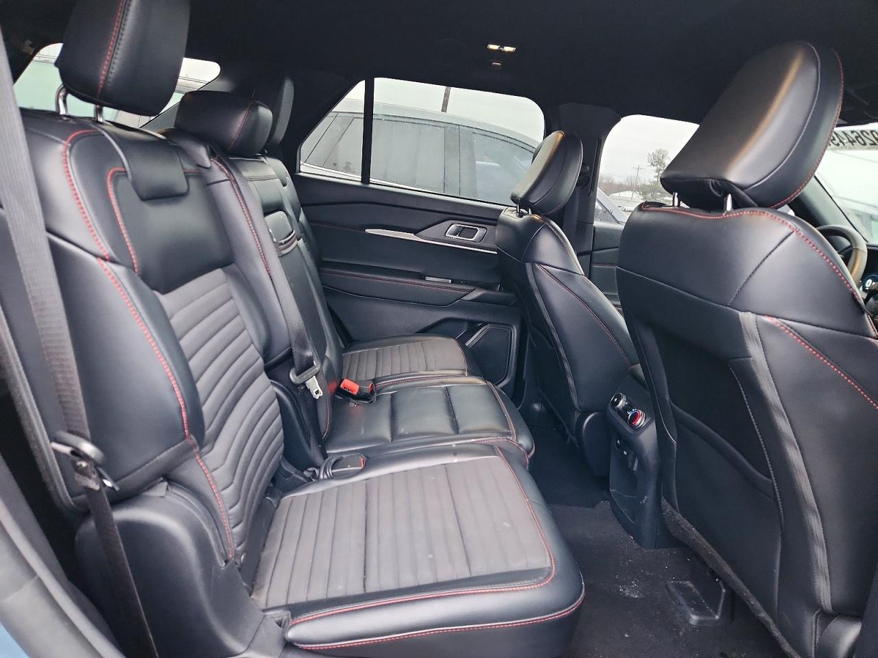 2025 FORD EXPLORER ST-LINE photo 11