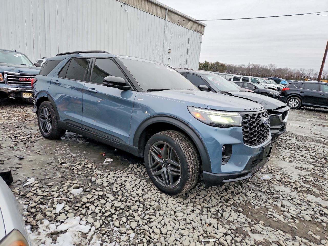 2025 FORD EXPLORER ST-LINE photo 4