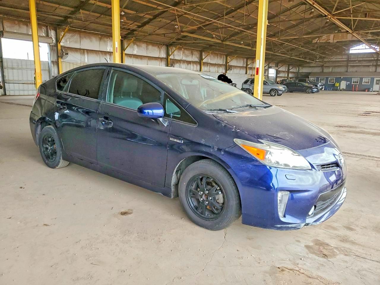 2013 TOYOTA PRIUS photo 4