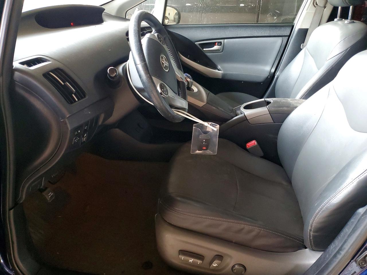 2013 TOYOTA PRIUS photo 7