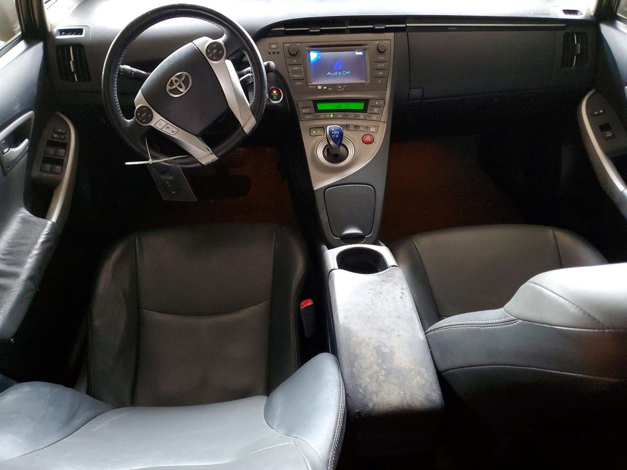 2013 TOYOTA PRIUS photo 8