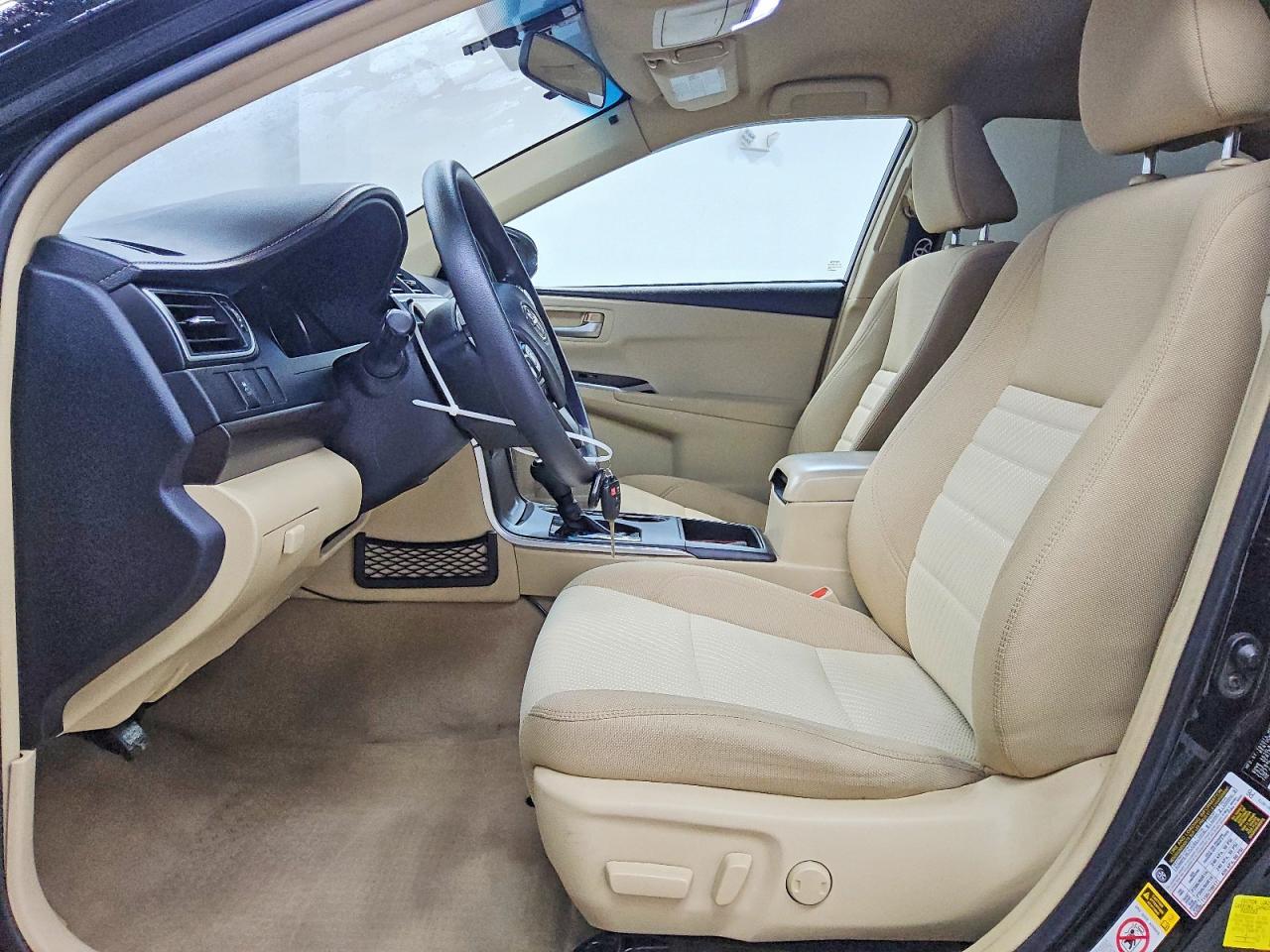 2017 TOYOTA CAMRY LE photo 19