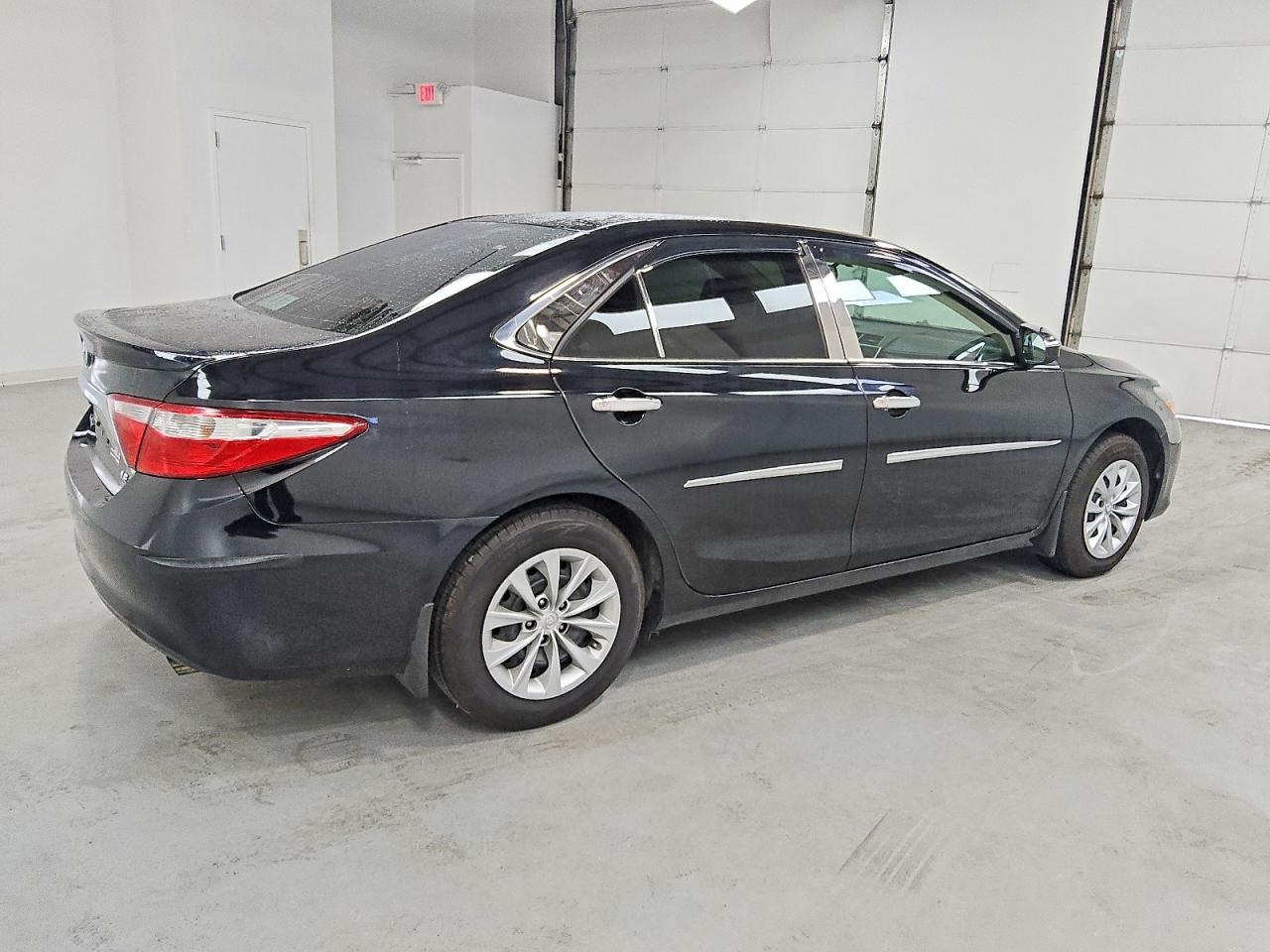 2017 TOYOTA CAMRY LE photo 7