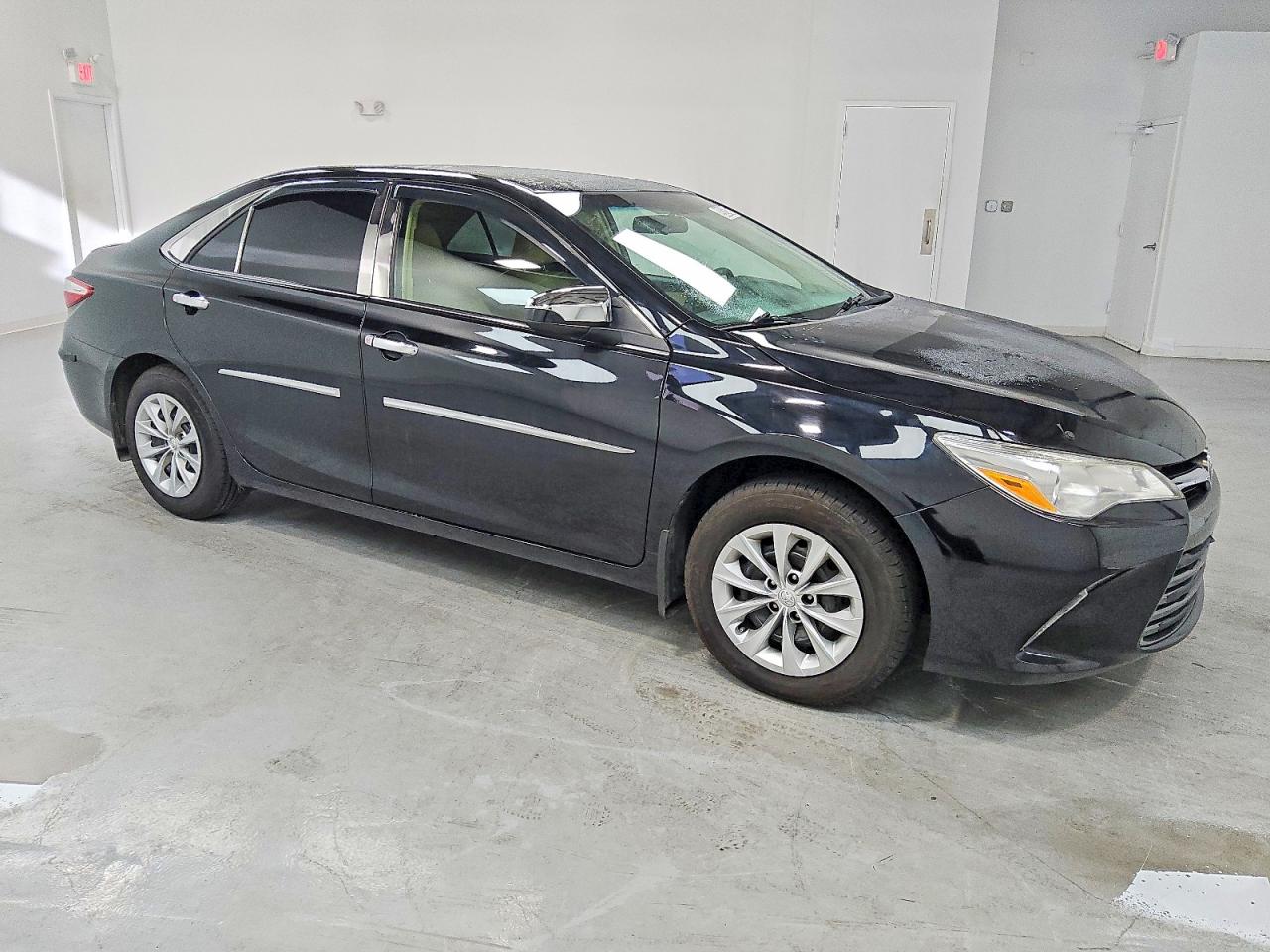 2017 TOYOTA CAMRY LE photo 10