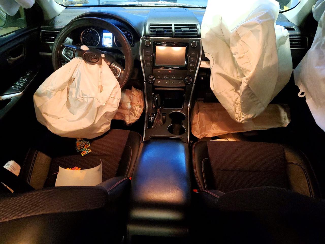 2016 TOYOTA CAMRY LE photo 8