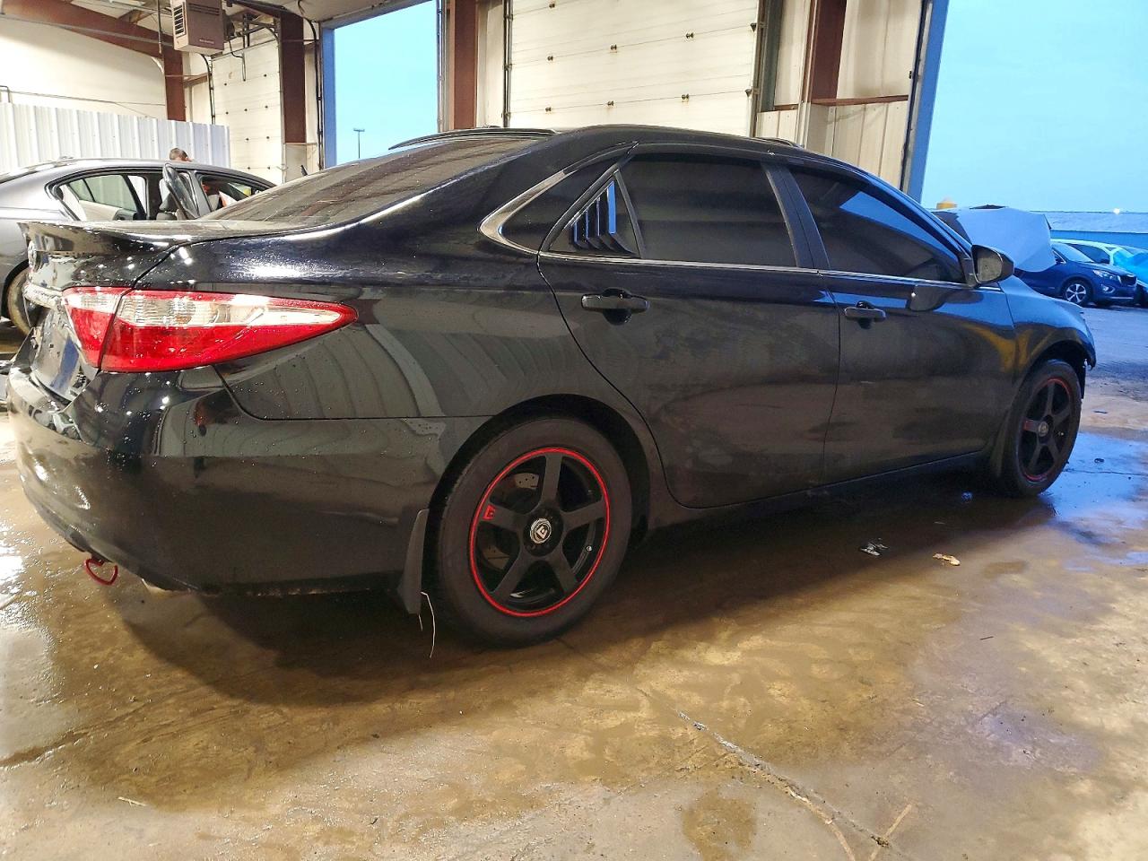 2016 TOYOTA CAMRY LE photo 3