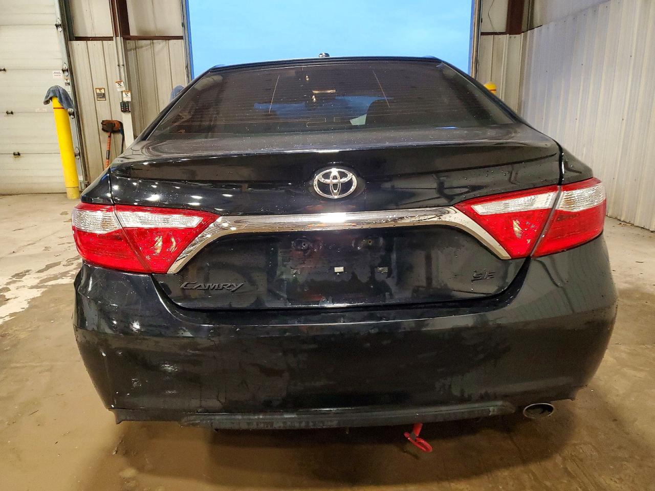 2016 TOYOTA CAMRY LE photo 6