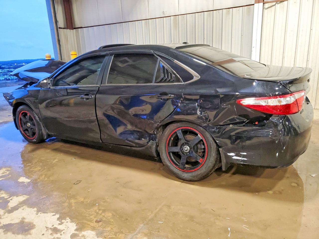 2016 TOYOTA CAMRY LE photo 2