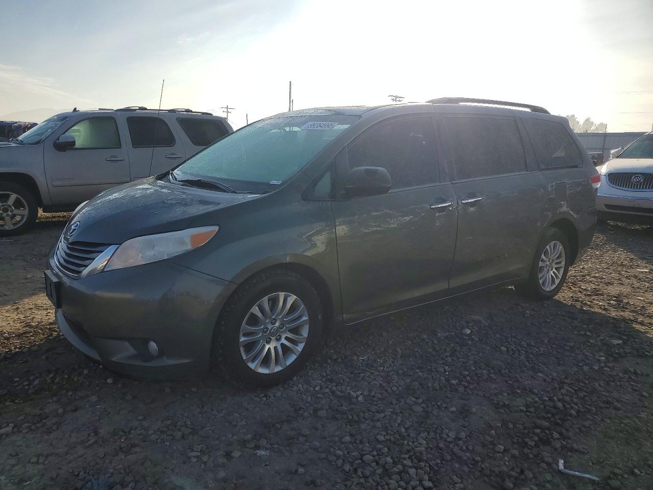 2014 TOYOTA SIENNA
