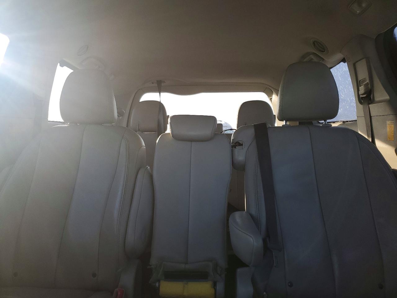 2014 TOYOTA SIENNA XLE photo 10