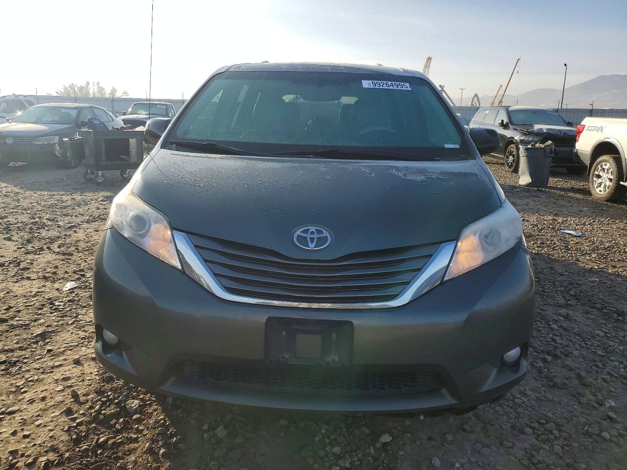 2014 TOYOTA SIENNA XLE photo 5