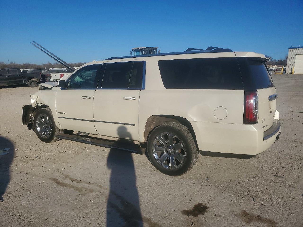 2015 GMC YUKON XL DENALI photo 2