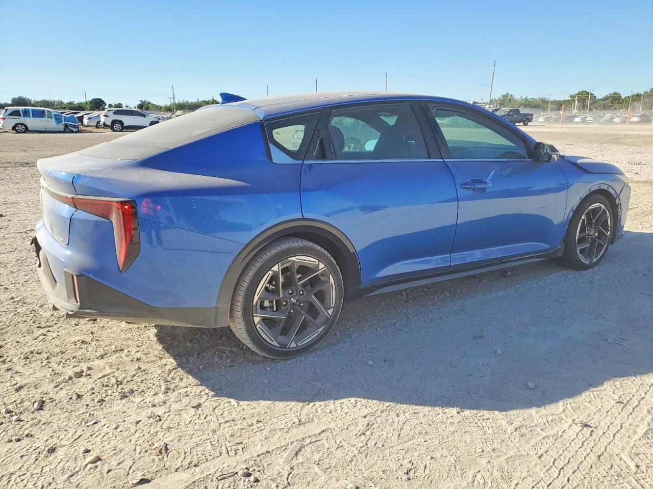 2025 KIA K4 GT LINE photo 3