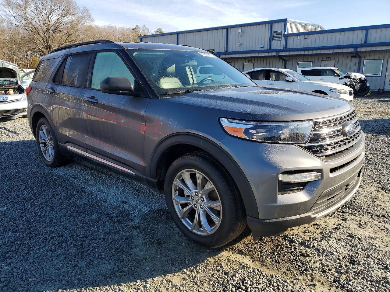 2023 FORD EXPLORER XLT photo 4