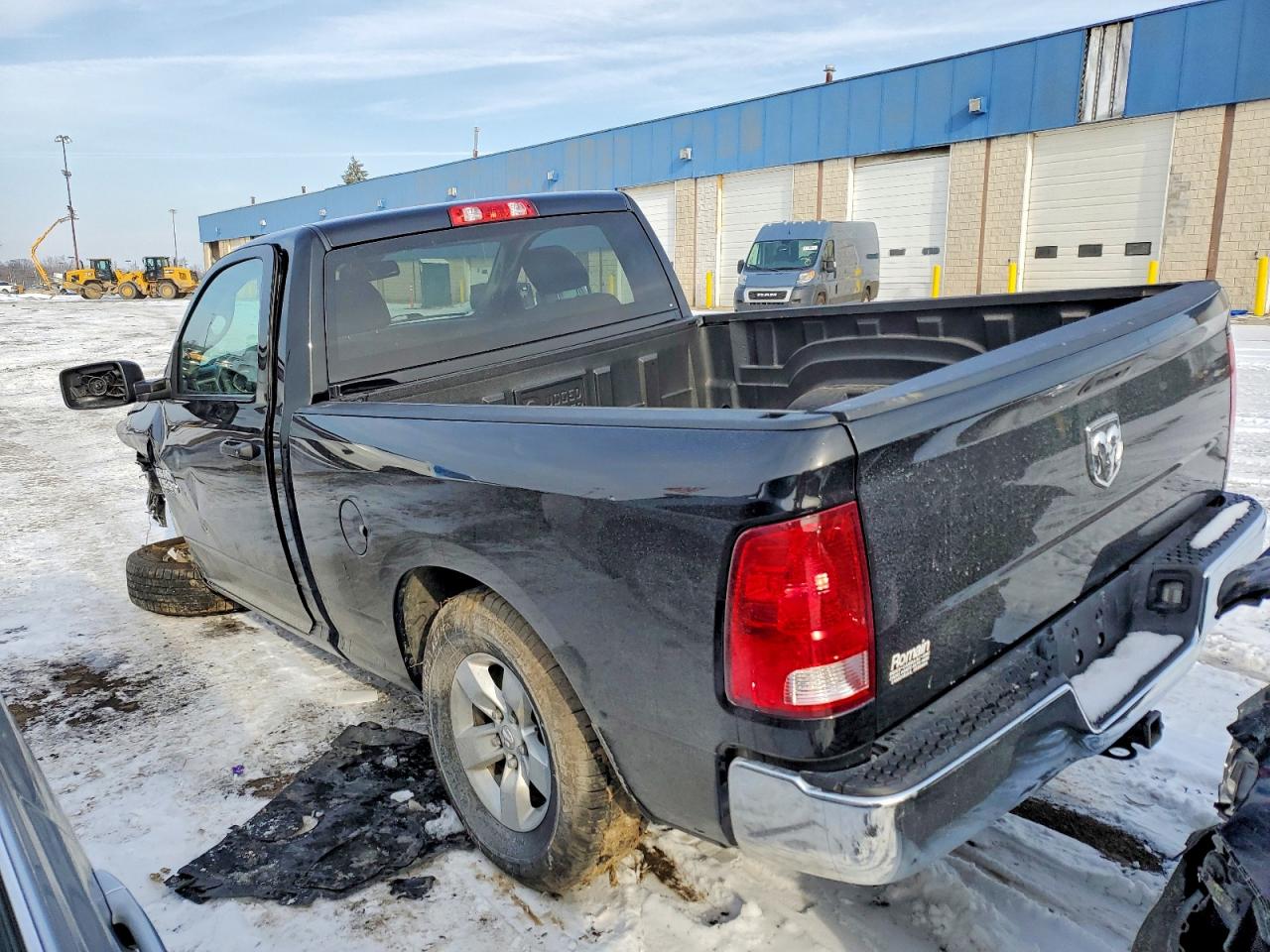 2019 RAM 1500 CLASSIC TRADESMAN photo 2