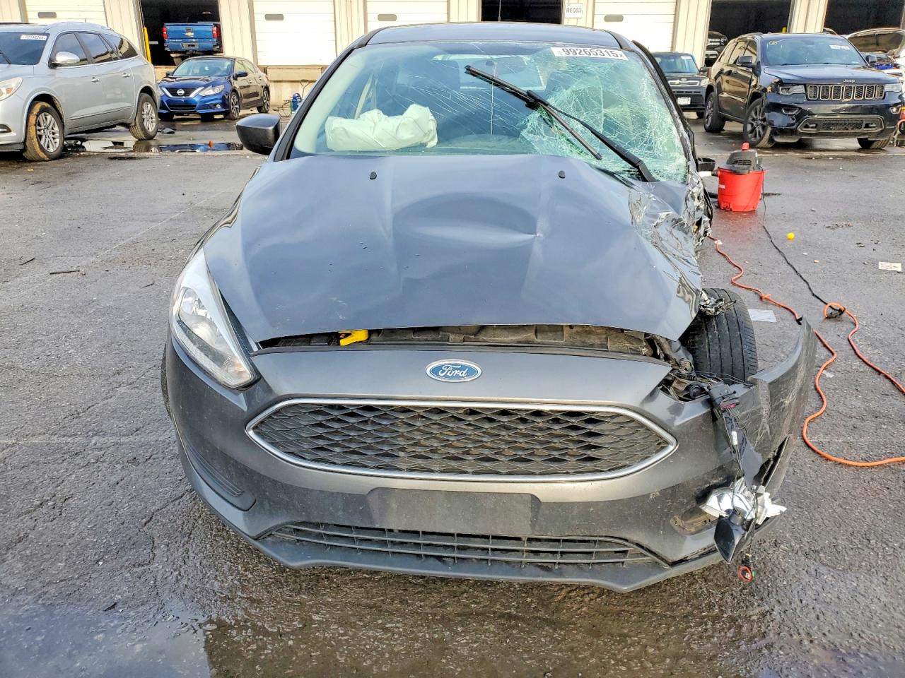 2018 FORD FOCUS SE photo 5