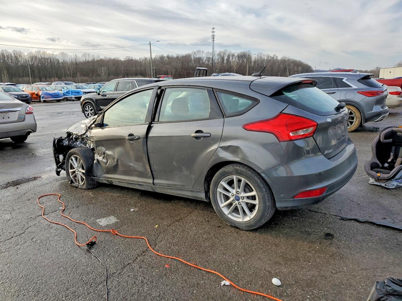 2018 FORD FOCUS SE photo 2