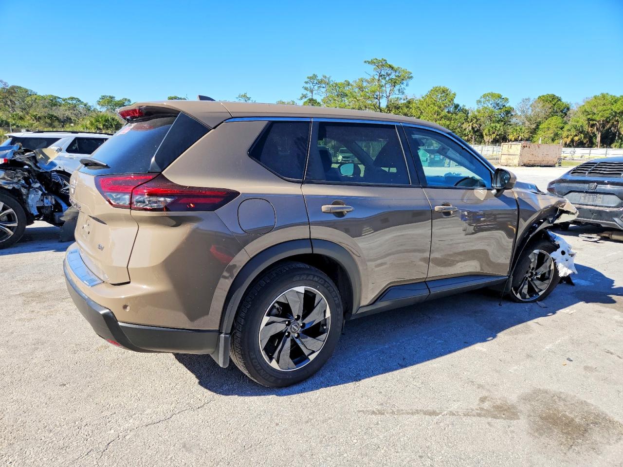 2024 NISSAN ROGUE SV photo 3