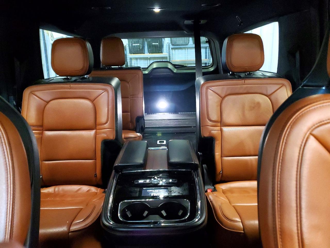 2018 LINCOLN NAVIGATOR L RESERVE photo 19