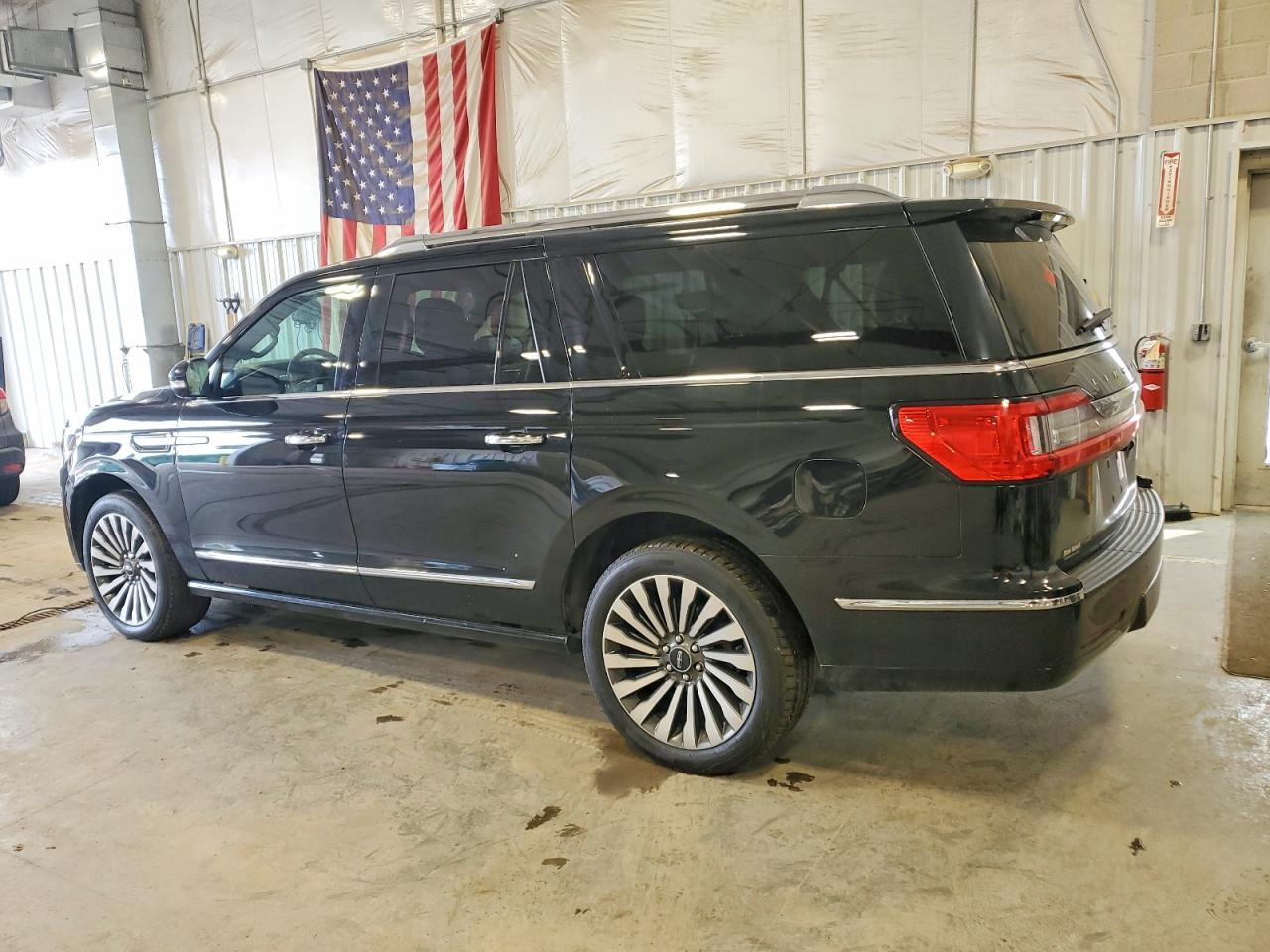 2018 LINCOLN NAVIGATOR L RESERVE photo 3