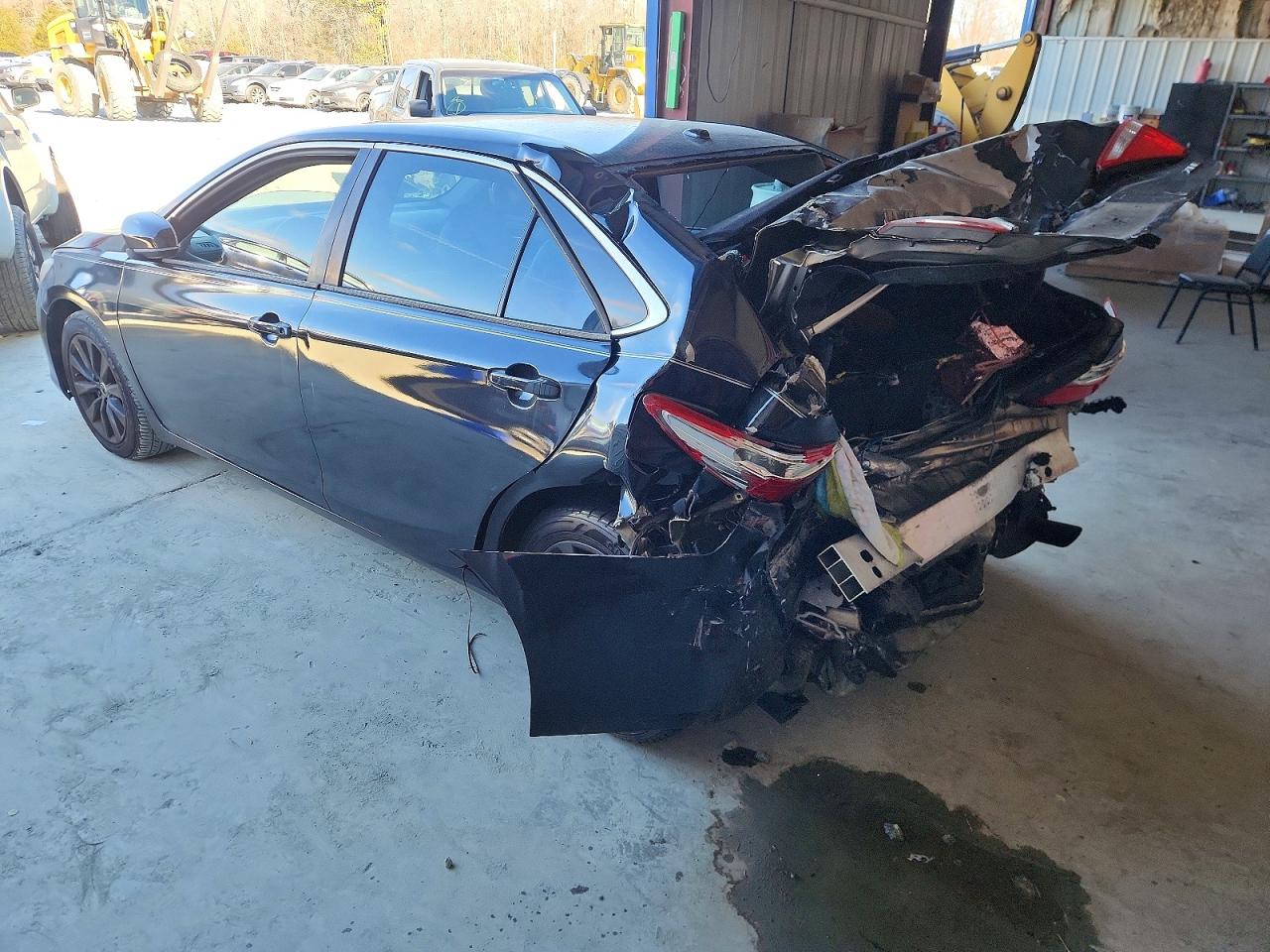 2016 TOYOTA CAMRY XSE photo 2