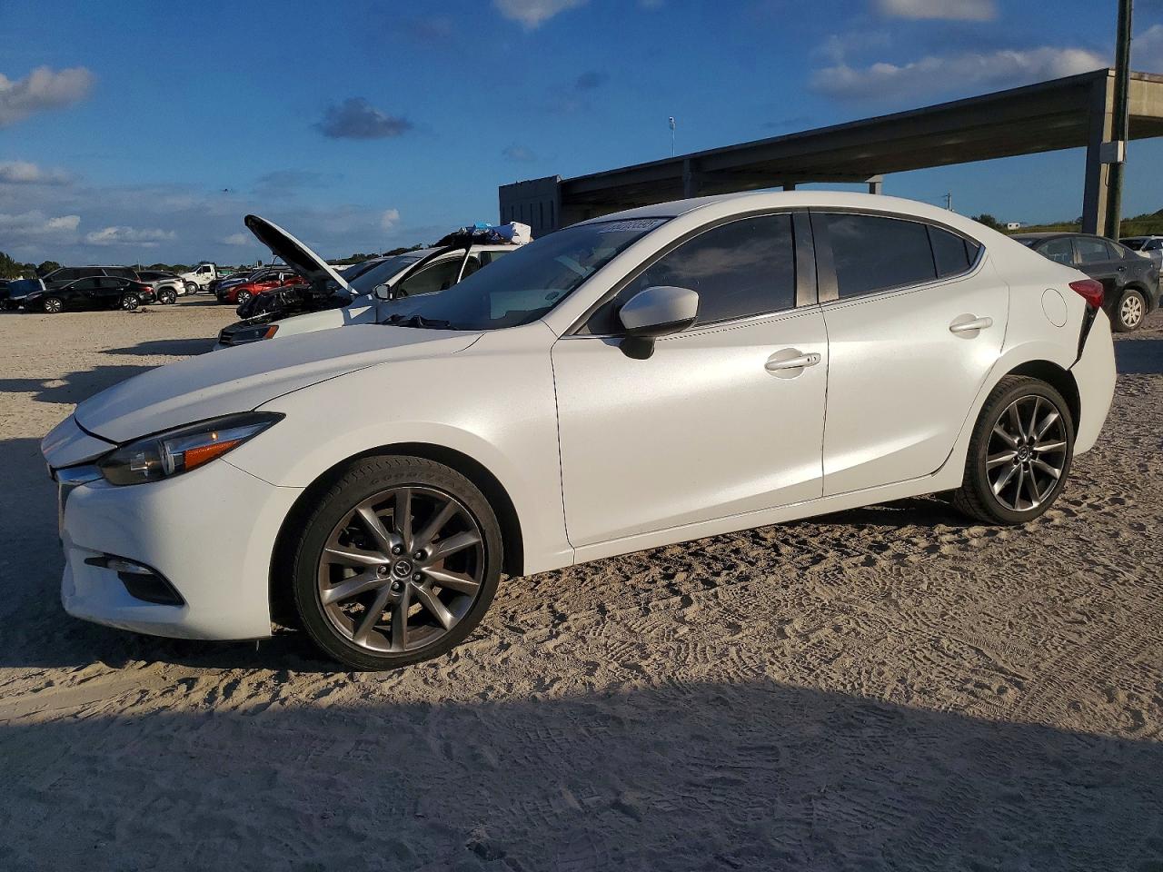 2018 MAZDA 3