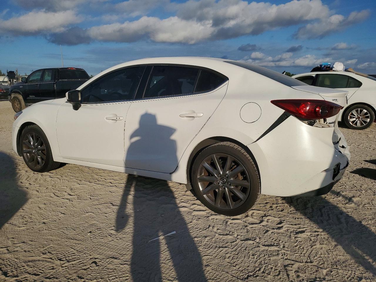 2018 MAZDA 3 TOURING photo 2