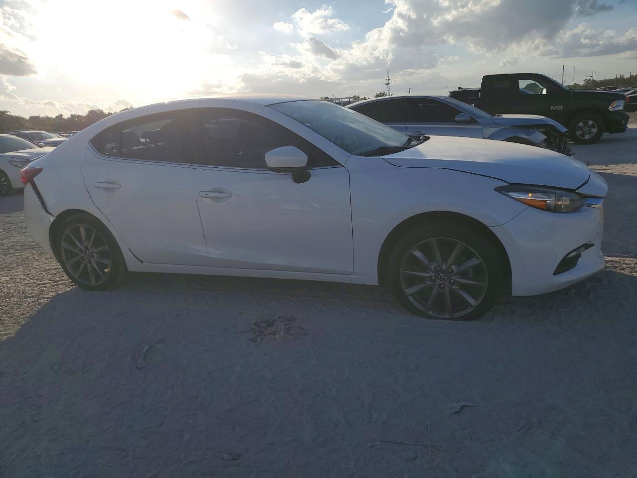 2018 MAZDA 3 TOURING photo 4